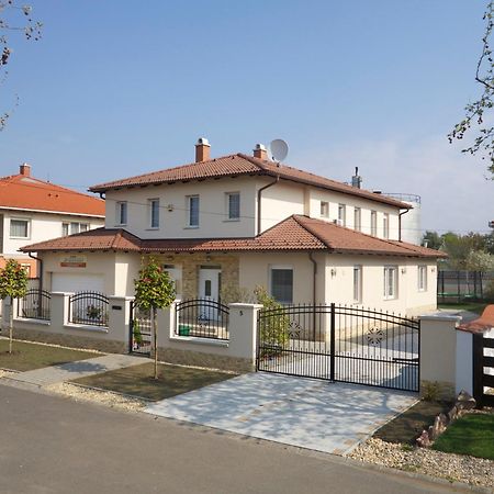 Aura Apartman Hajduszoboszlo Phòng bức ảnh