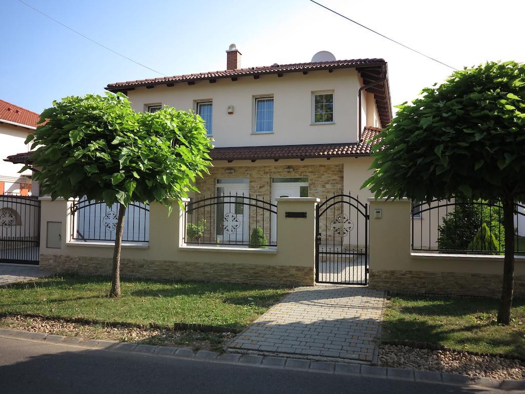 Aura Apartman Hajduszoboszlo Phòng bức ảnh