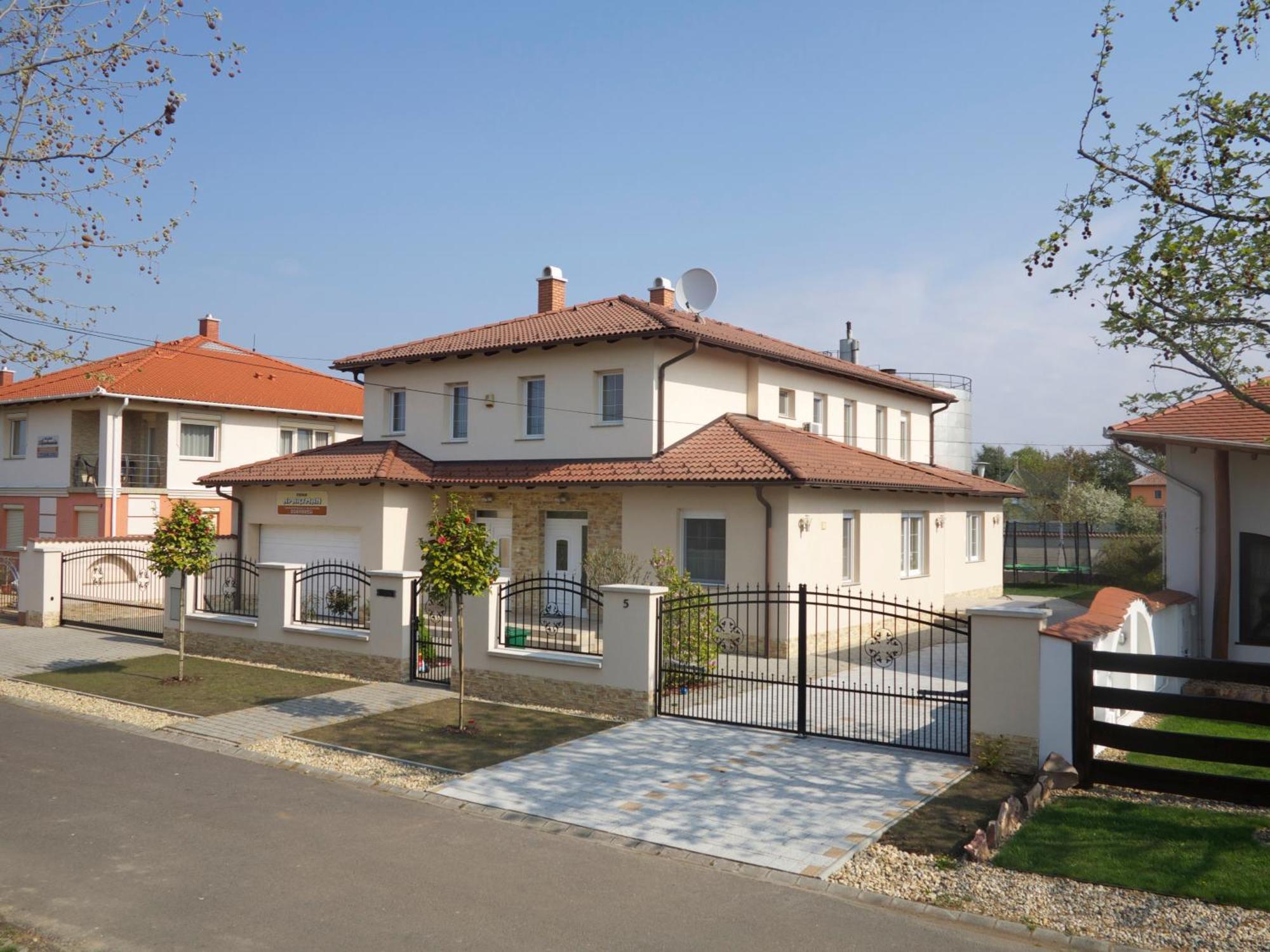 Aura Apartman Hajduszoboszlo Phòng bức ảnh