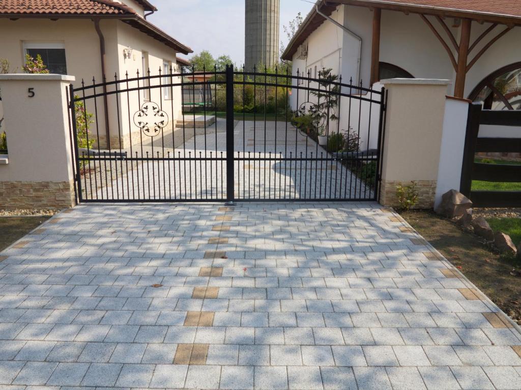 Aura Apartman Hajduszoboszlo Ngoại thất bức ảnh