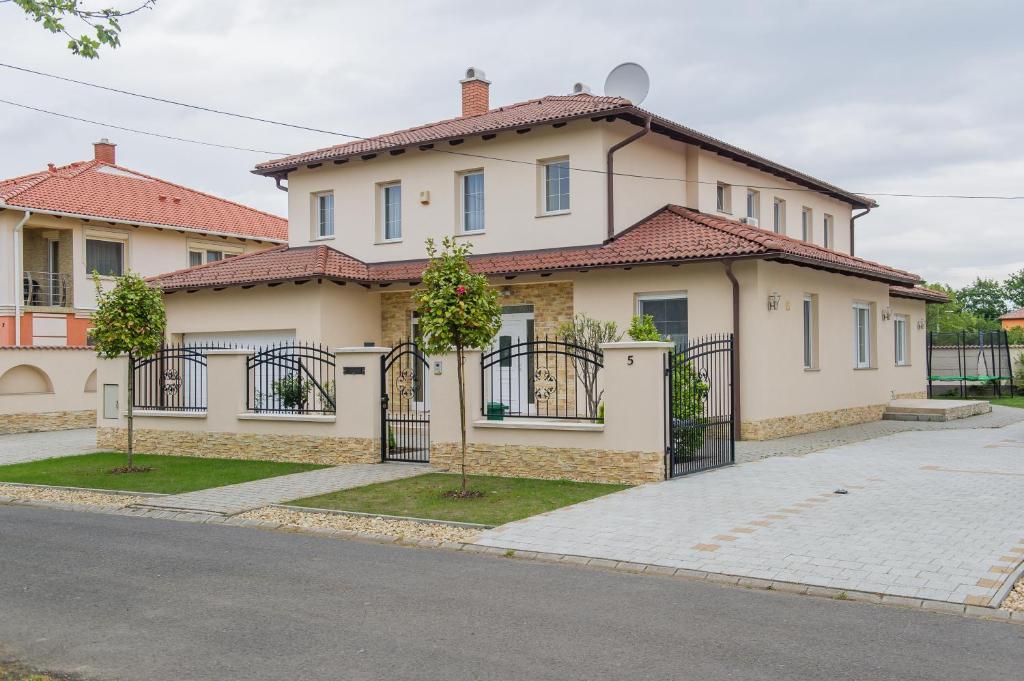 Aura Apartman Hajduszoboszlo Ngoại thất bức ảnh